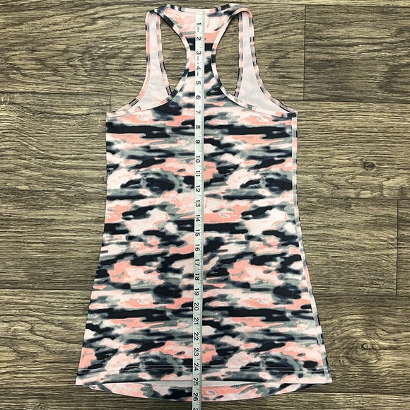 Lululemon Barely Pink Camo Racerback Tank size 4 - Picture 7 of 7